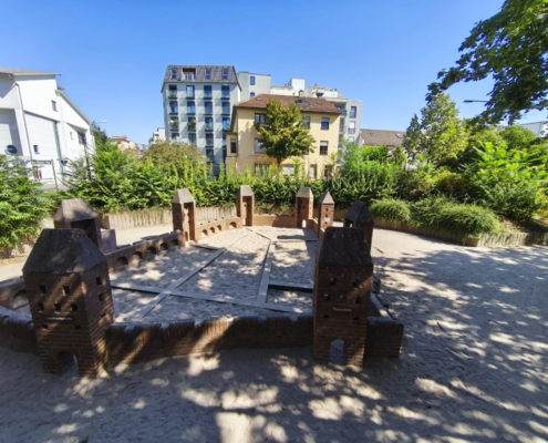 Stadtmauerspiel mit Blick auf Errante Apartments
